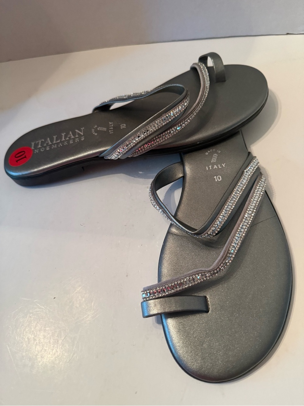 Italian Shoemakers GANT Metallic Silver Glittery Toe-Loop Sandals Women’s 10